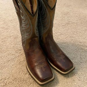 Ariat women’s square toe boots